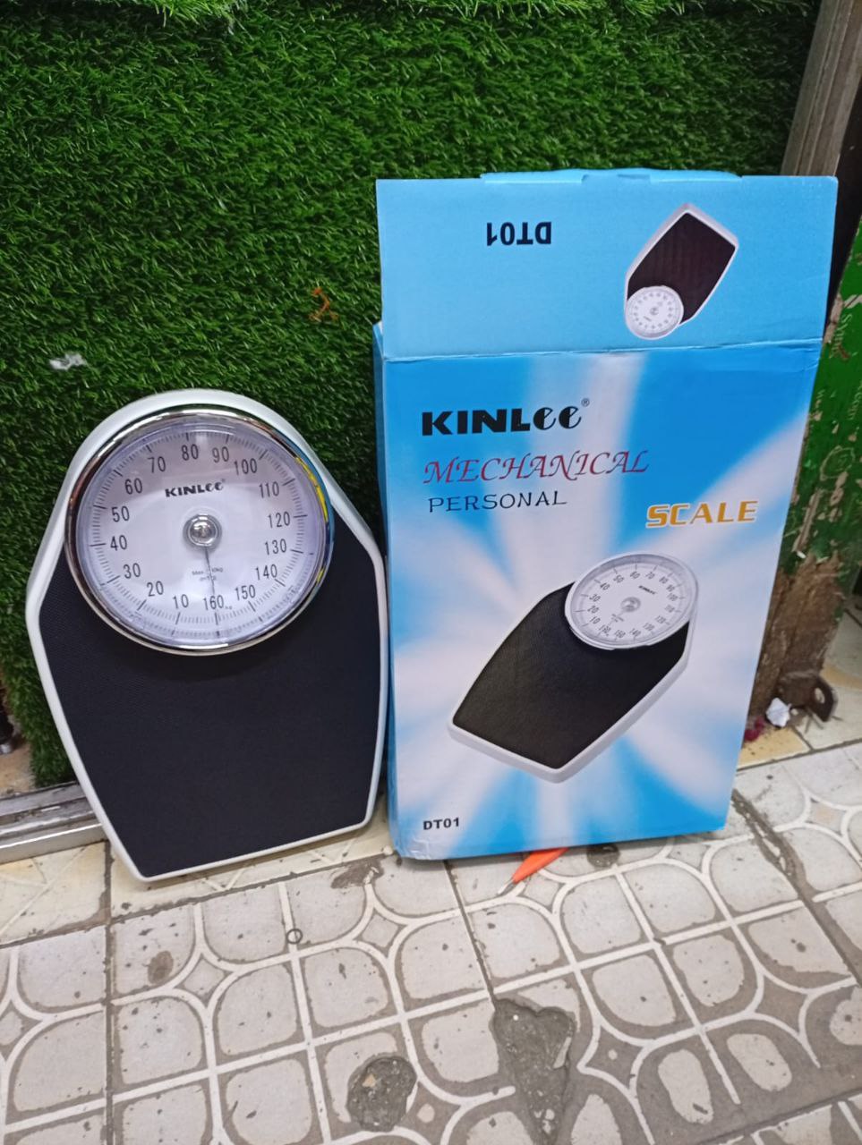e363c8fb-4e3d-43c4-85fb-0a479d0b0f42.jpg Kinlee mechanical personal scale - Image 1